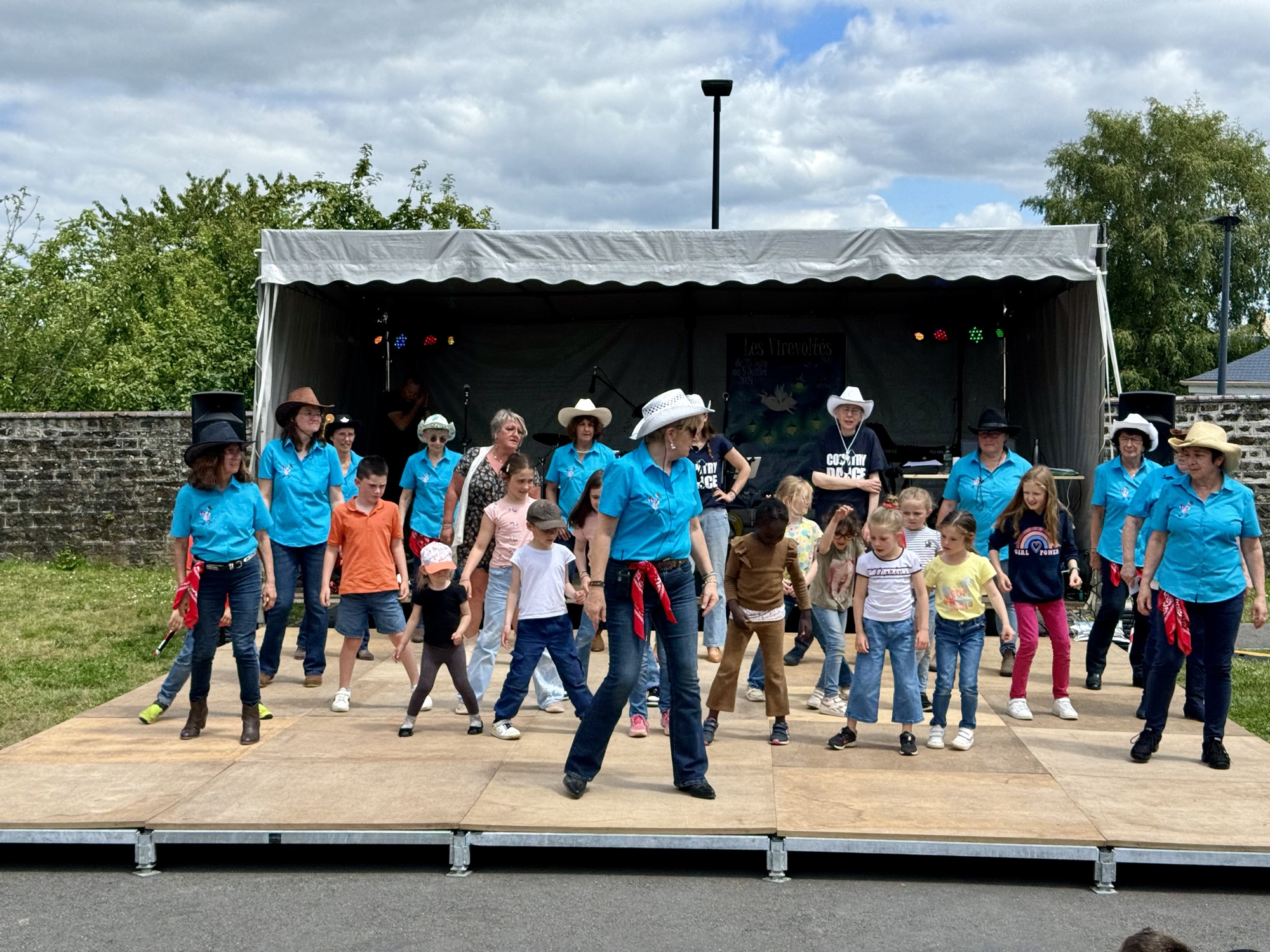 Un dimanche festif et ensoleillé pour fêter la musique – commune-vaudry.fr
