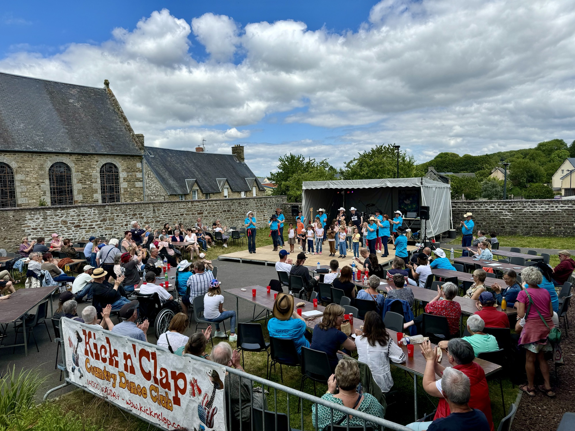 Un dimanche festif et ensoleillé pour fêter la musique – commune-vaudry.fr