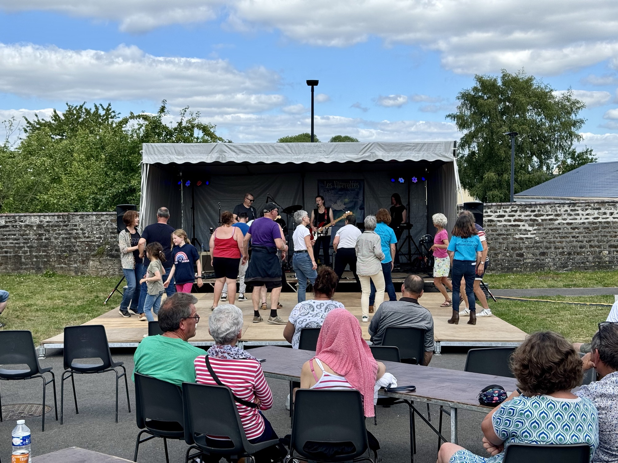 Un dimanche festif et ensoleillé pour fêter la musique – commune-vaudry.fr