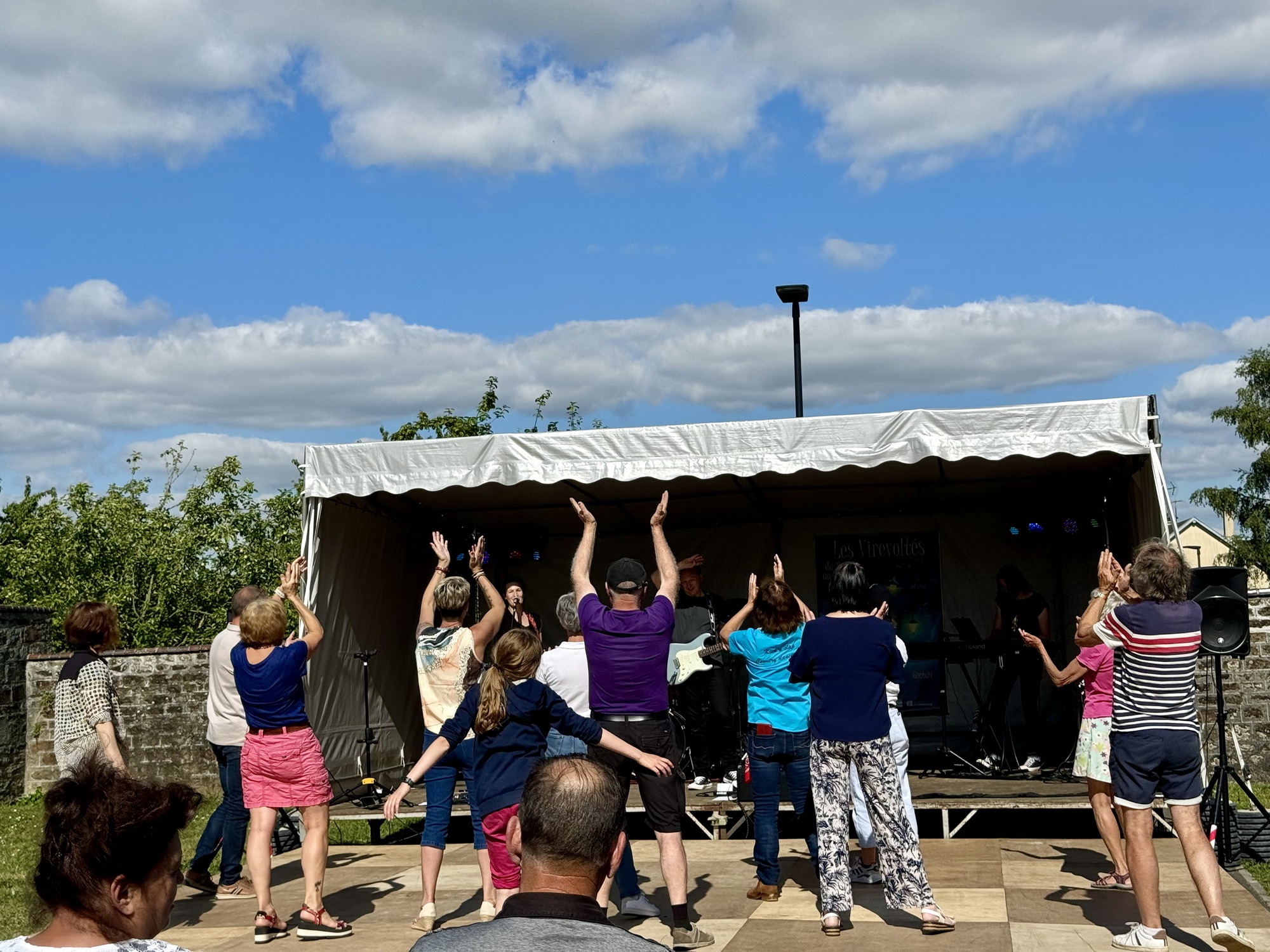 Un dimanche festif et ensoleillé pour fêter la musique – commune-vaudry.fr