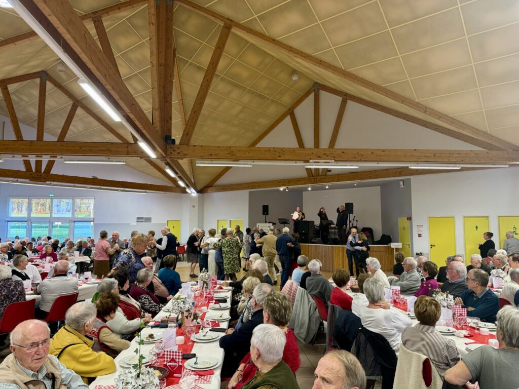 Un beau moment de partage au banquet des aînés ! – commune-vaudry.fr